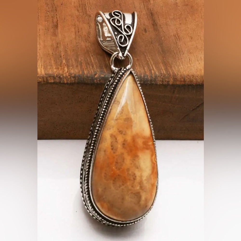 FOSSIL CORAL PENDANT - Picture 2 of 6